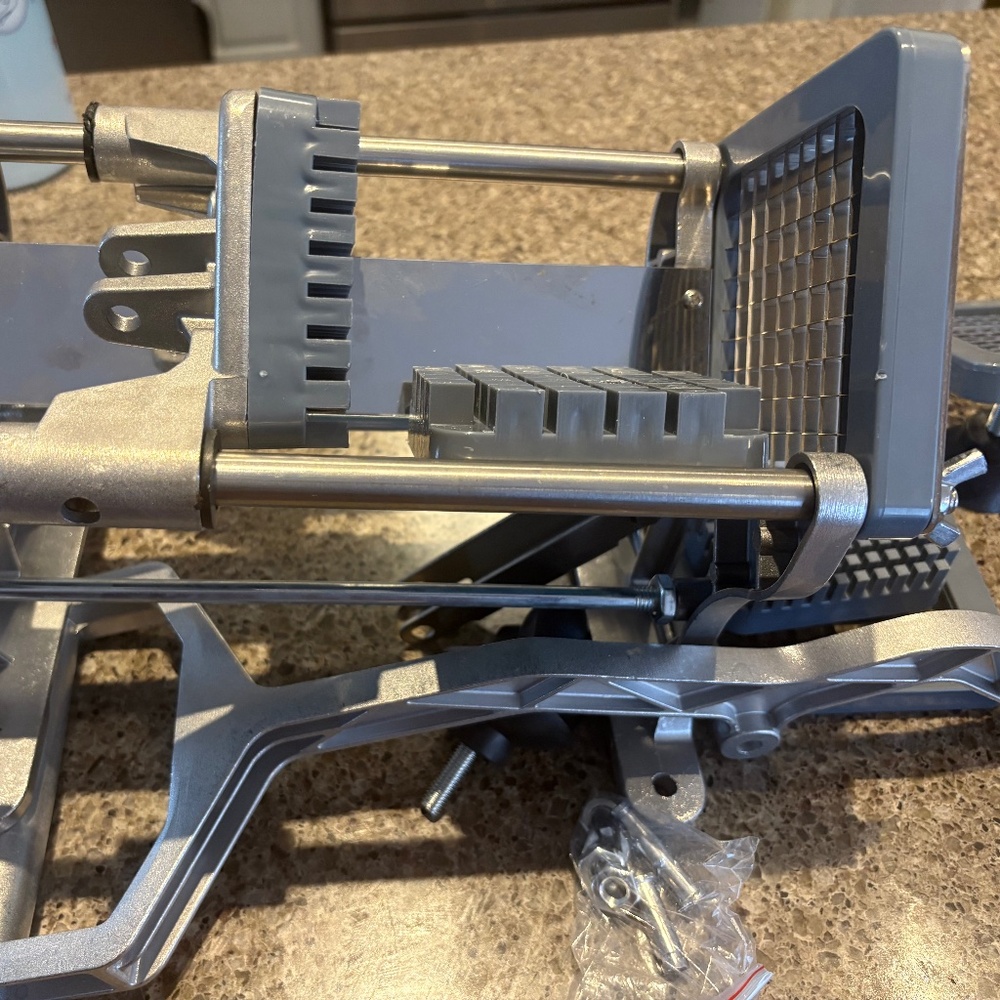 Manual fry cutter